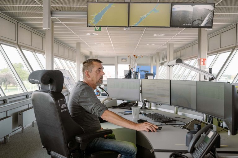 06_schleuse_brundsbuettel_steuerzentrale.jpg