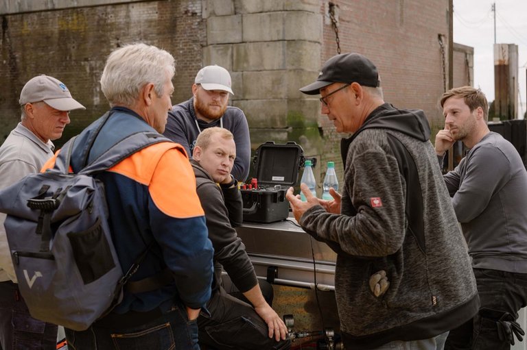 06_schleuse_brunsbuettel_besprechung.jpg