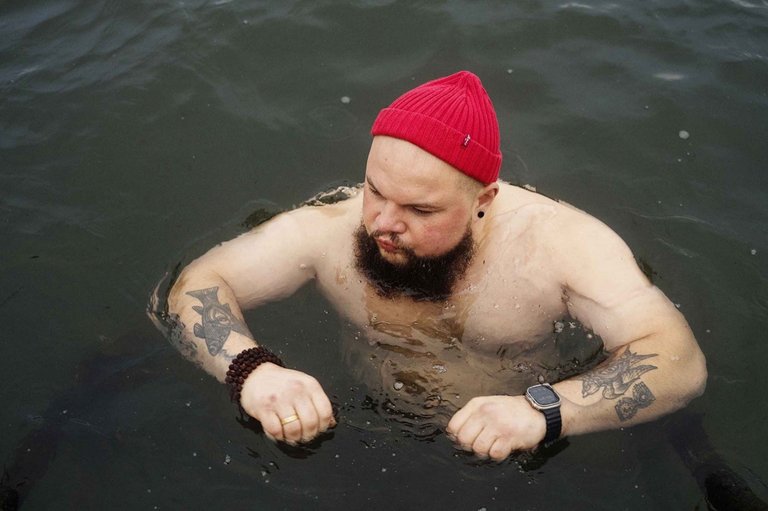 12_schweden_tesla_eisbad_01.jpg