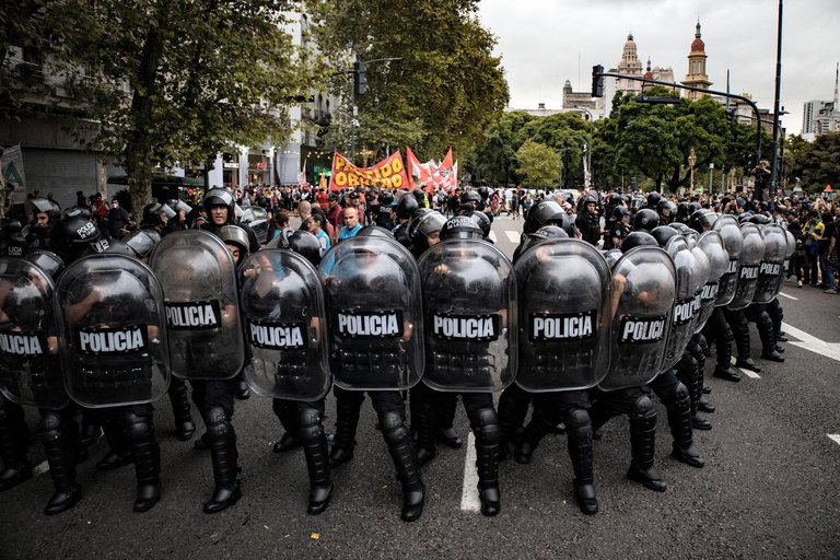 15_argentinien_polizei_protest_kultur.jpg
