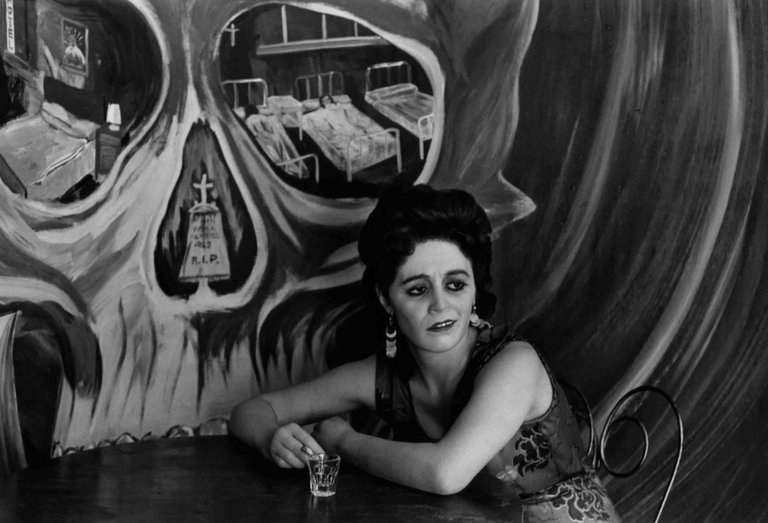 16_lr_05_Ciudad de Mexico_Mexico_City_1969_c_Graciela_Iturbide.jpg